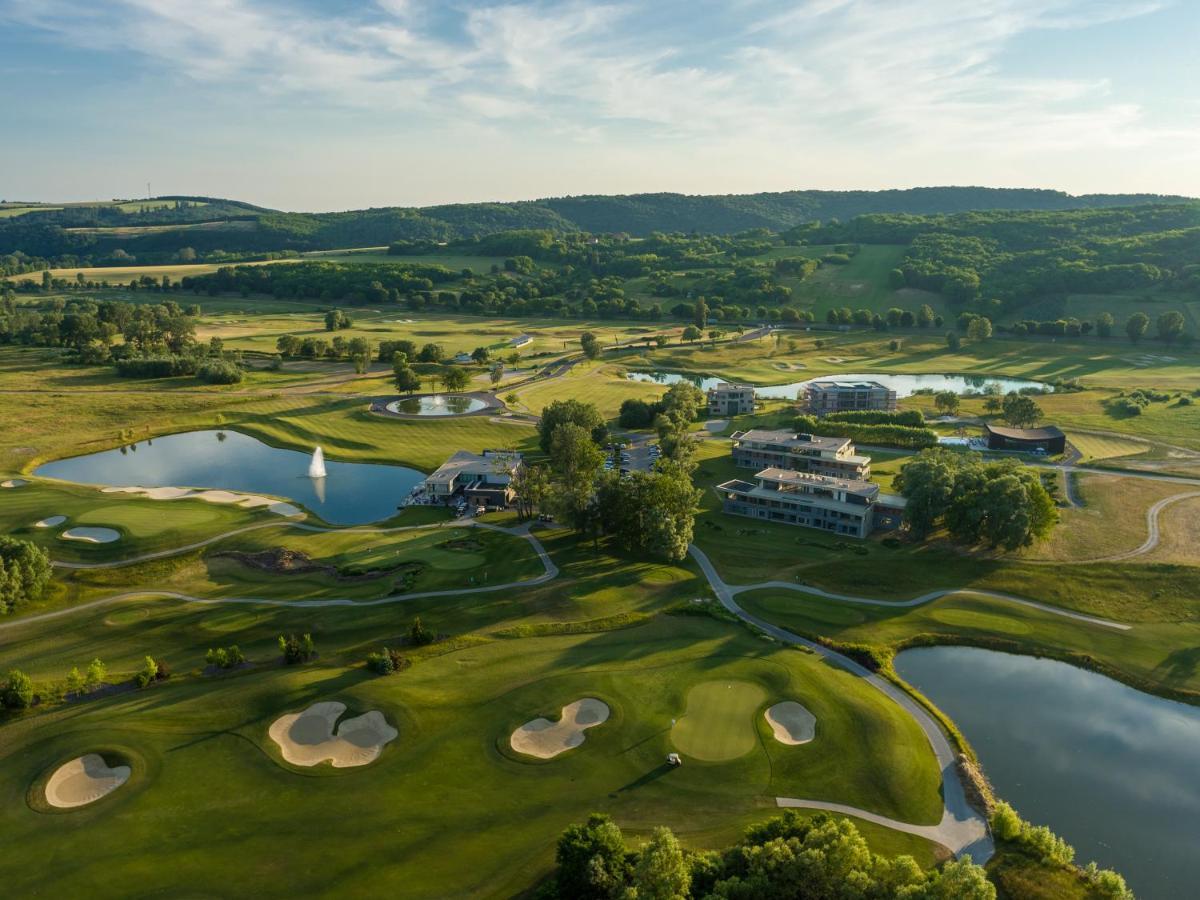 Zala Springs Golf Resort Zalacsány Exterior photo