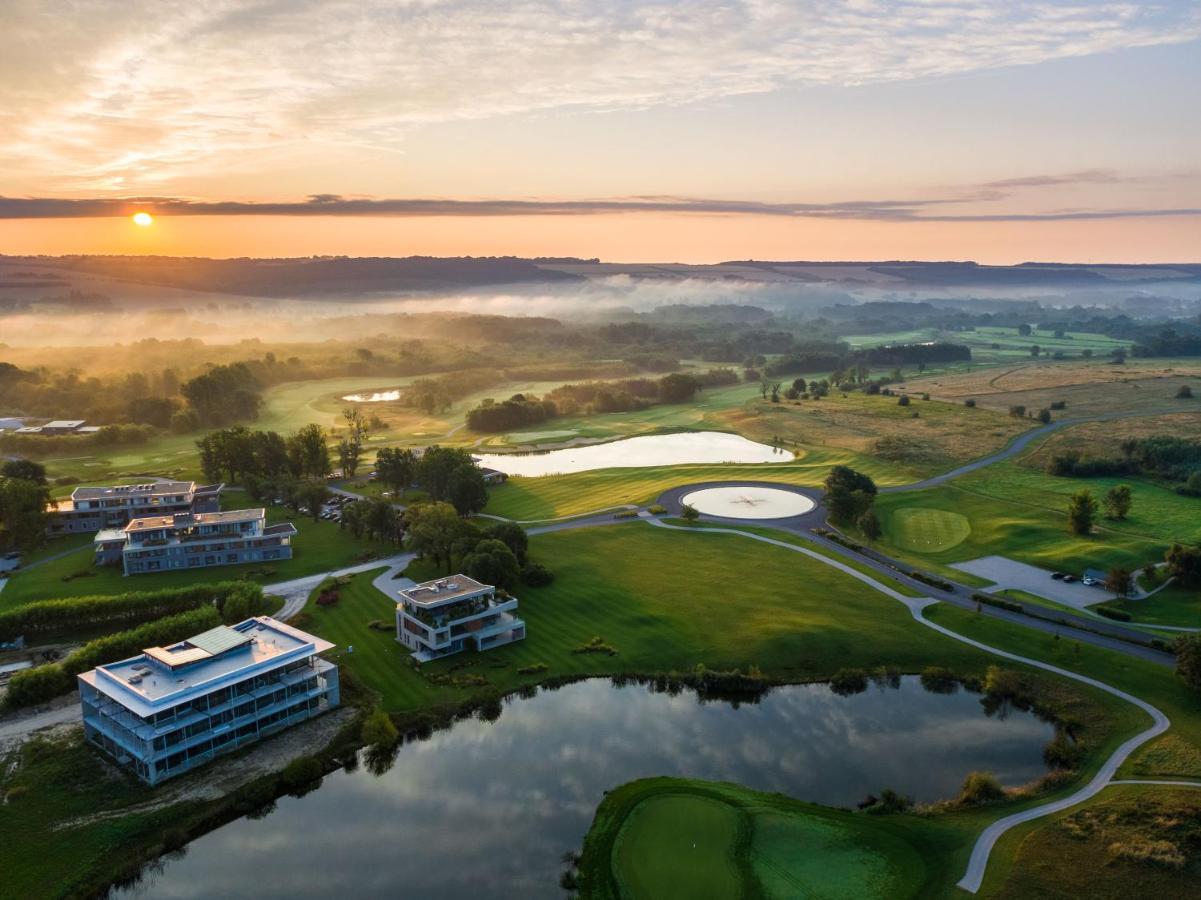Zala Springs Golf Resort Zalacsány Exterior photo